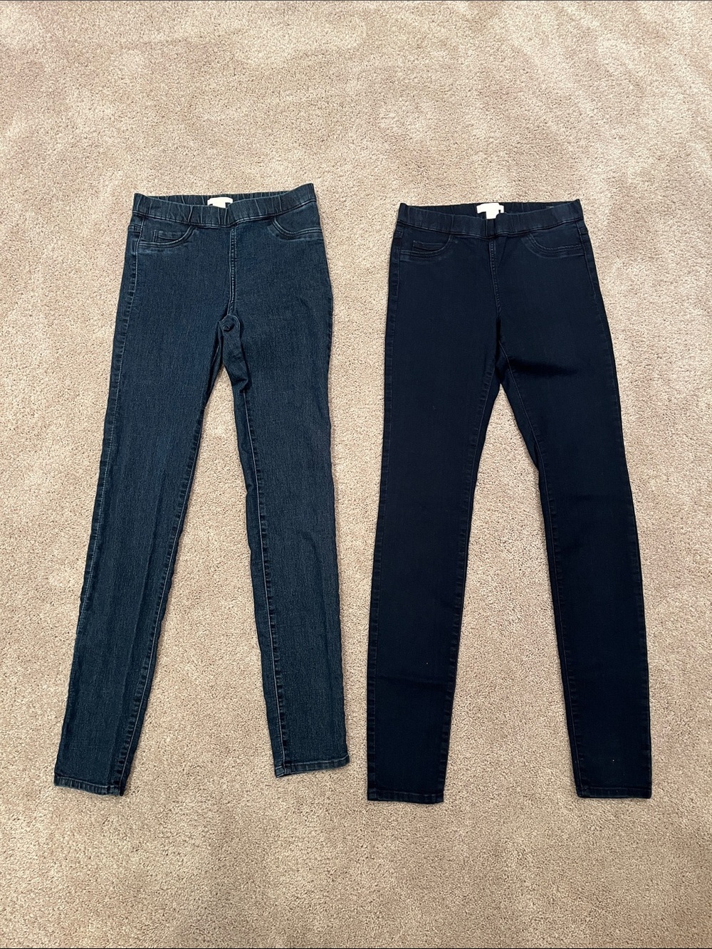 2 Pairs H&M Skinny Jeans Medium Wash & Dark Wash LIKE NEW Size 2 Jeggings